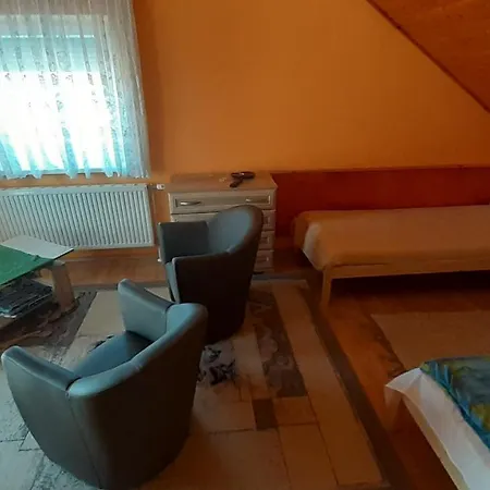 Apartment Patri Apartmanhaz *