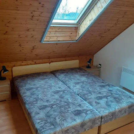 Patri Apartmanhaz كيستاي
