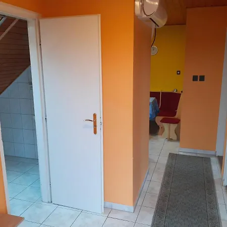 Patri Apartmanhaz דירה *