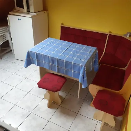 Apartment Patri Apartmanhaz *