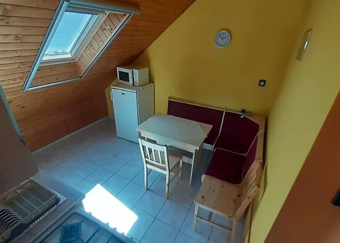 Patri Apartmanhaz דירה *