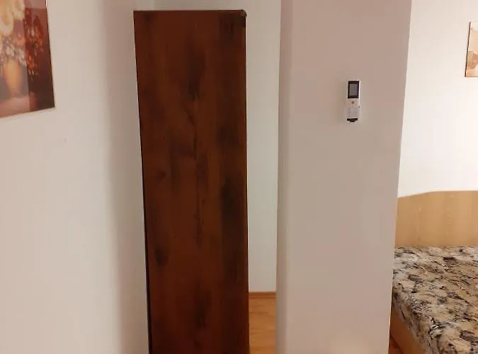 Patri Apartmanhaz דירה *